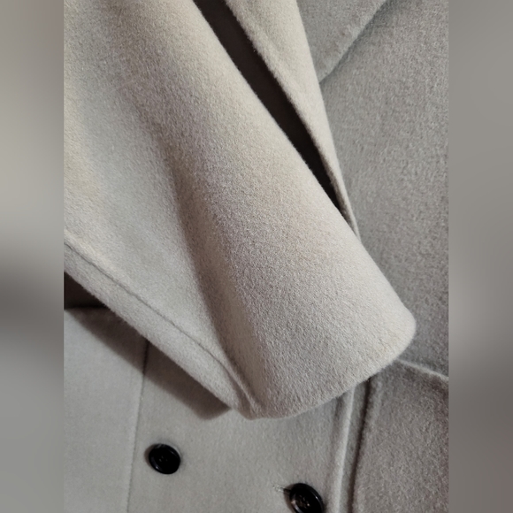 Women's Winter Wool Coat Size Medium - Picture 5 of 13